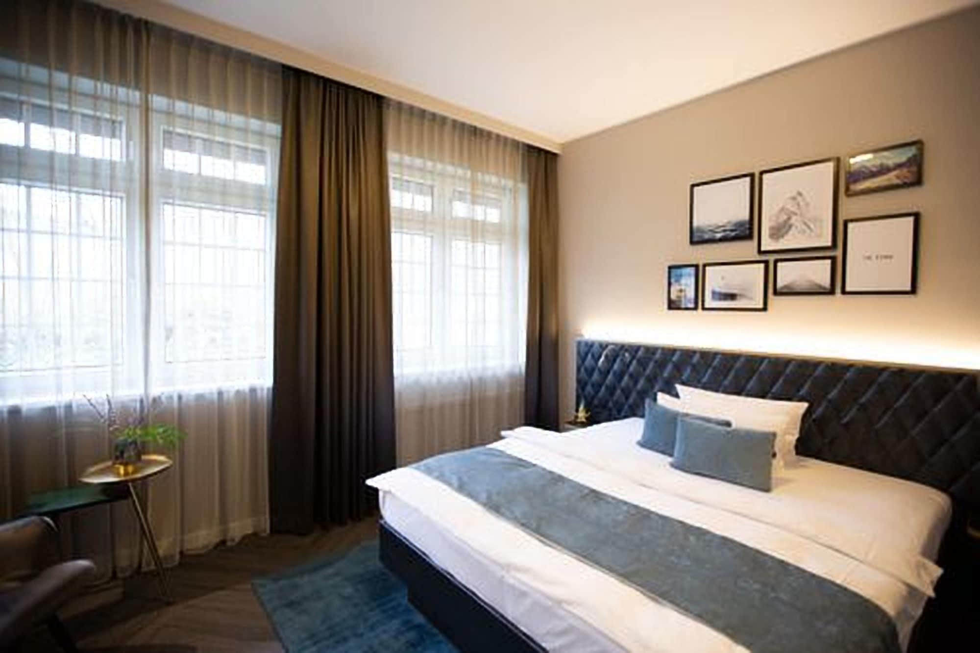 Boutique Hotel Poppenbuetteler Hof Hamburg Exterior photo