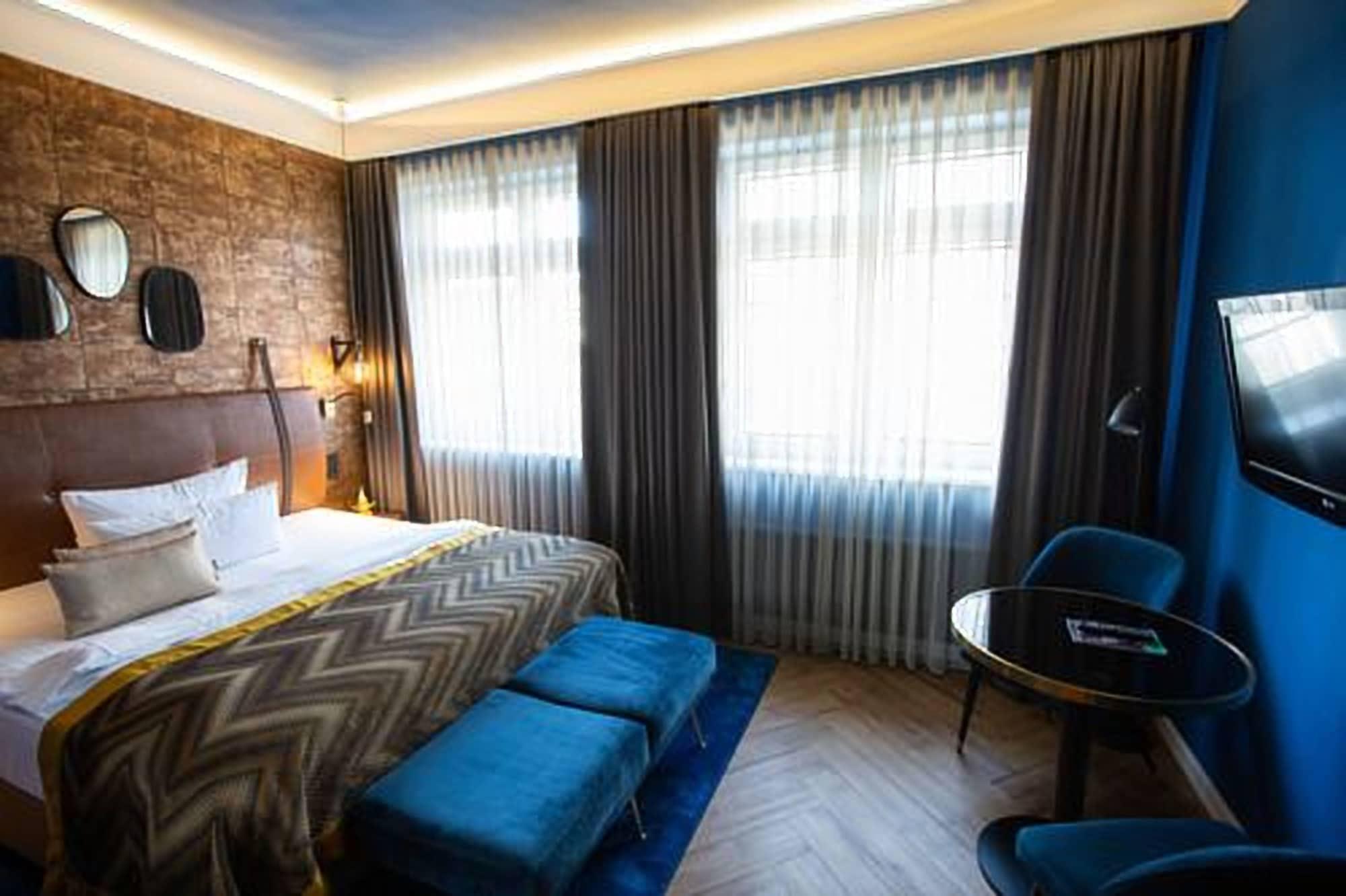 Boutique Hotel Poppenbuetteler Hof Hamburg Exterior photo