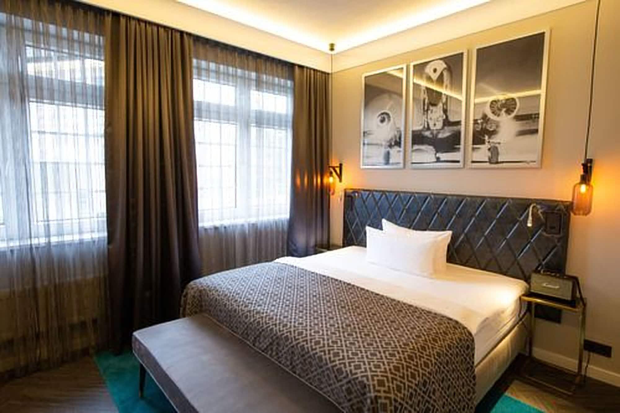 Boutique Hotel Poppenbuetteler Hof Hamburg Exterior photo