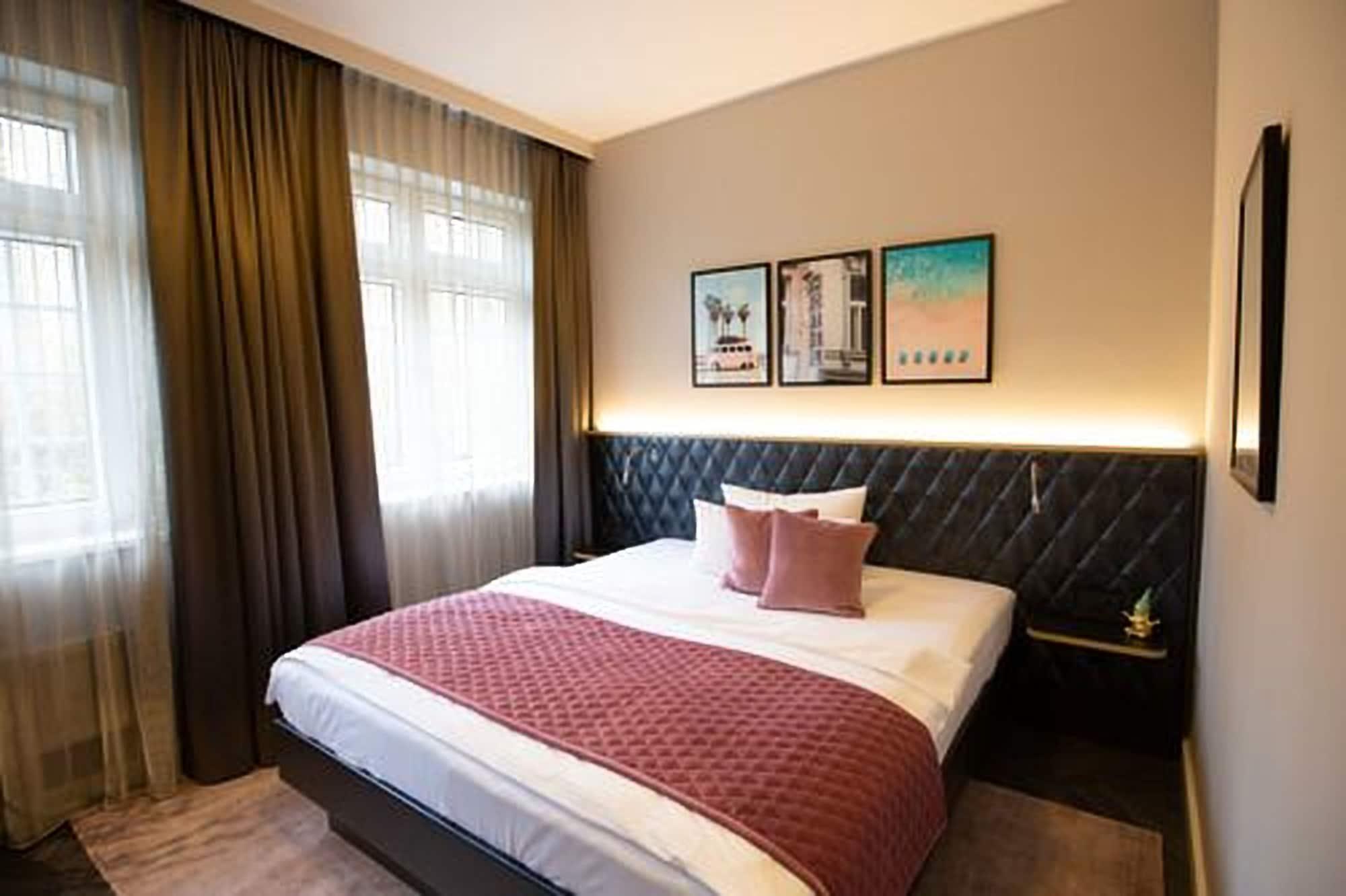 Boutique Hotel Poppenbuetteler Hof Hamburg Exterior photo