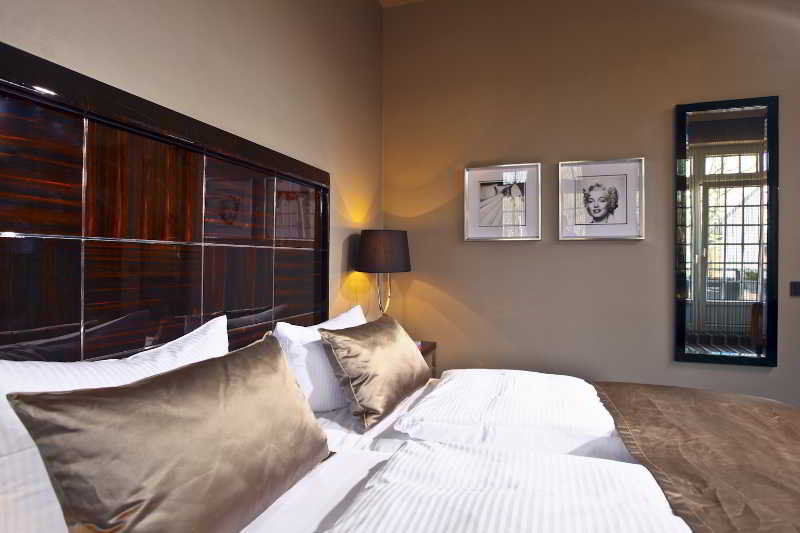 Boutique Hotel Poppenbuetteler Hof Hamburg Exterior photo
